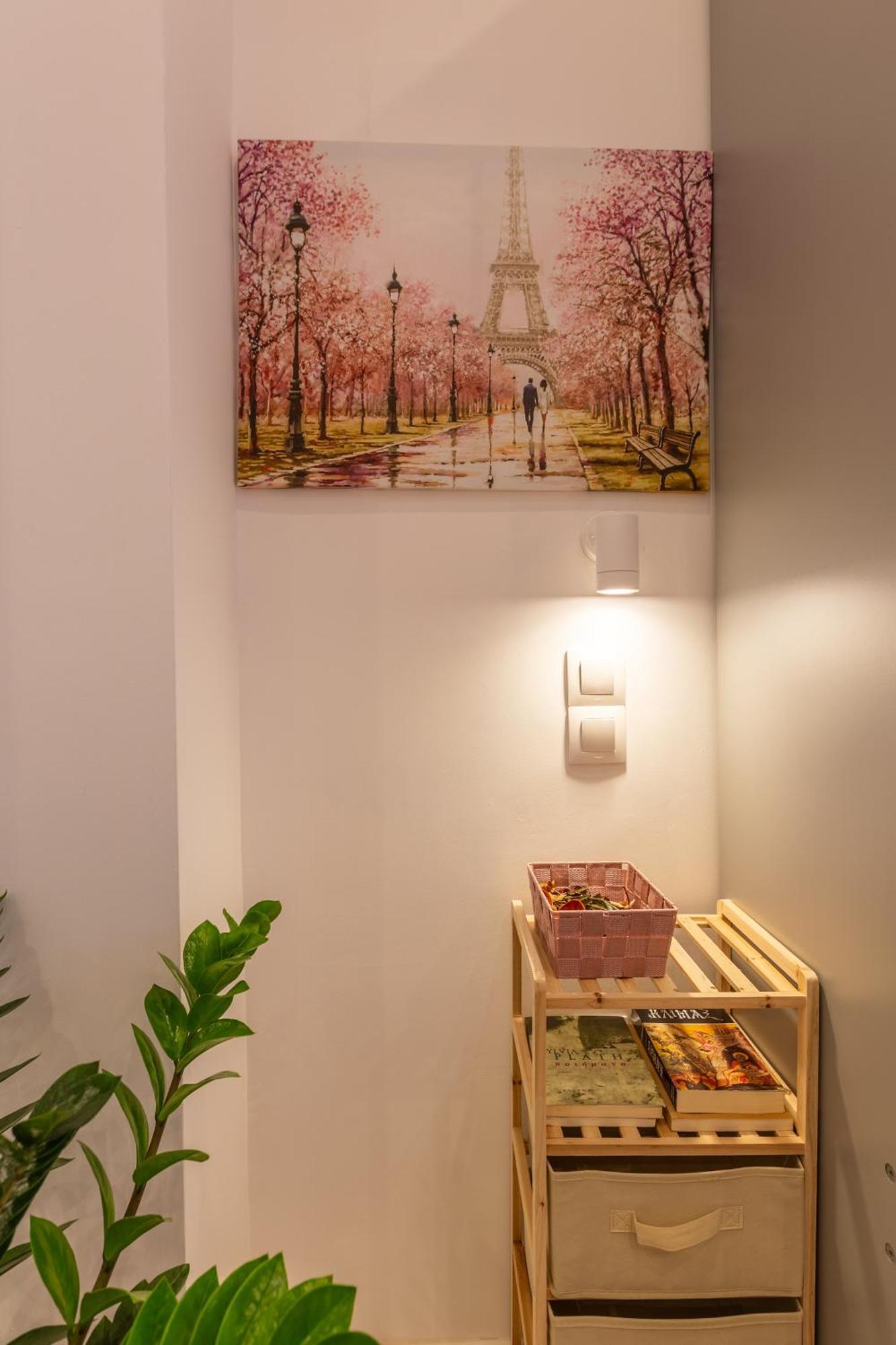 Chic New Pagrati Apartment